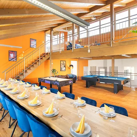빌라 Alpine Clubhouse Wellness-entertainment-villa 바일하임인오베르바이엠